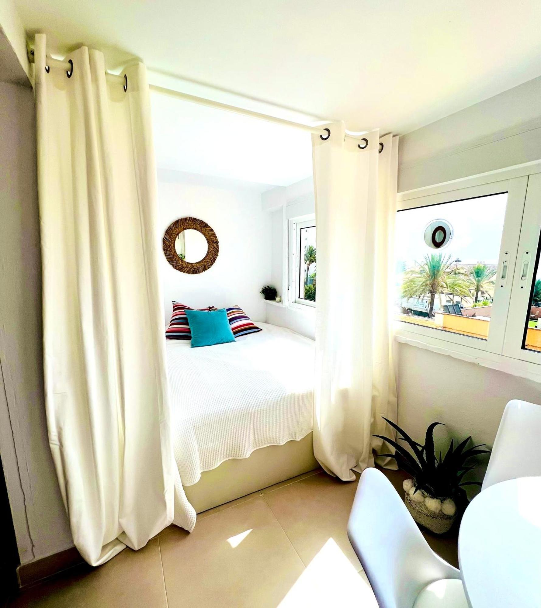 Penthouse In Costa, - Seaview - Pool - 40m2 Private Terrace - One Bedroom - Sleeping Alcove * Benalmadena