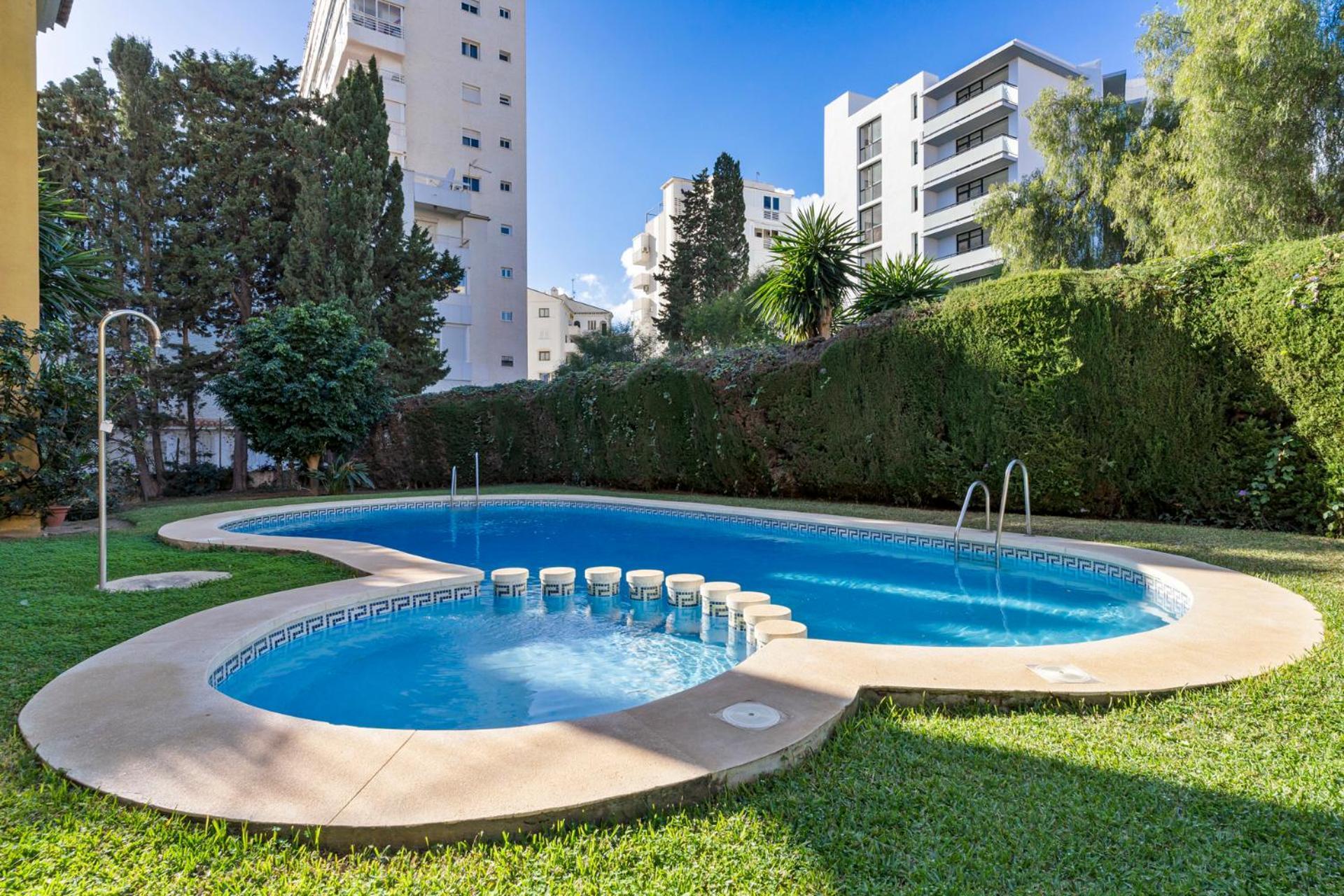 Penthouse In Costa, - Seaview - Pool - 40m2 Private Terrace - One Bedroom - Sleeping Alcove *